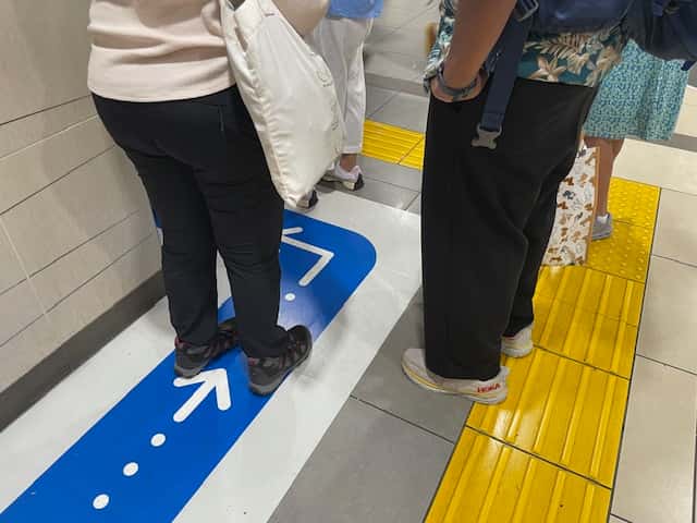六厘舎の行列