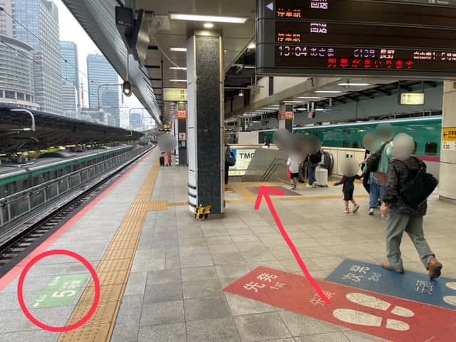 5号車近くの階段