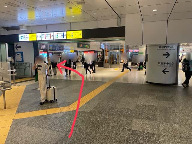 少し階段を下りたら左へ