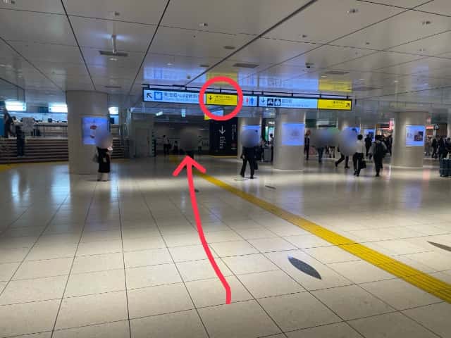 八重洲地下中央口への階段へ