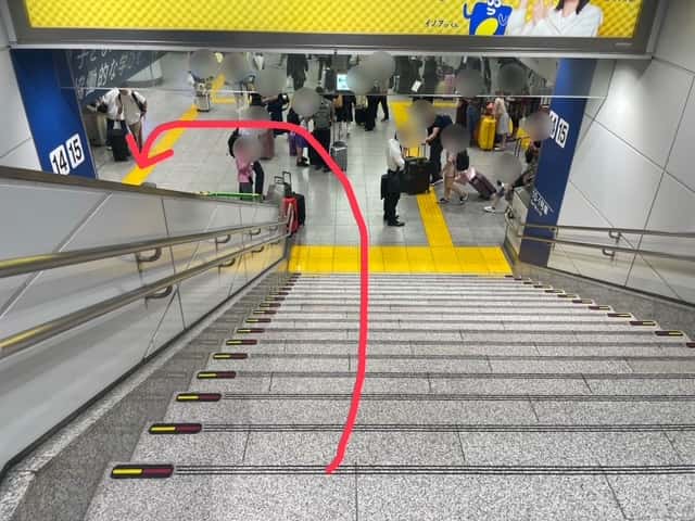 階段を下りたらくるっと方向転換